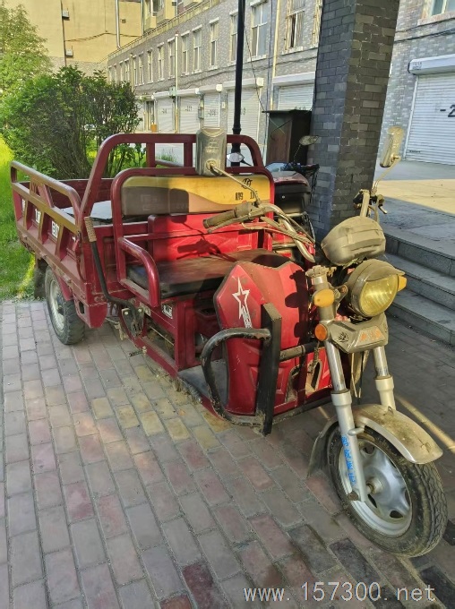 三輪摩托車(chē)